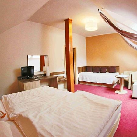 Hotel Koruna Карлштейн Екстер'єр фото