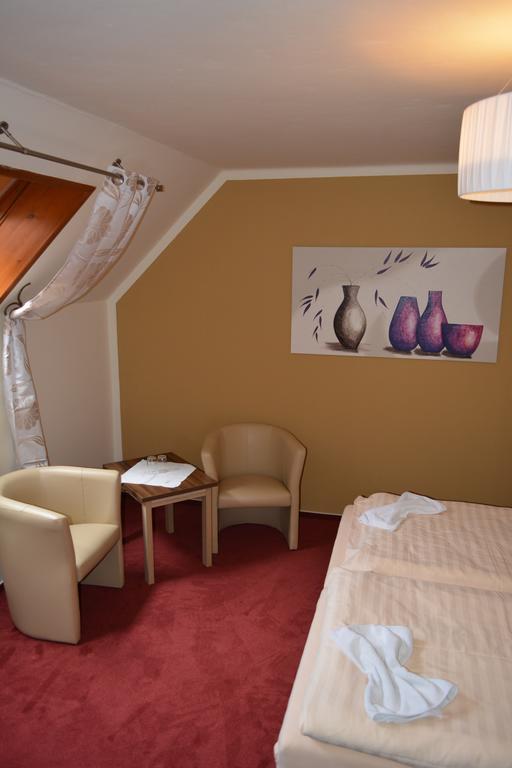 Hotel Koruna Карлштейн Номер фото