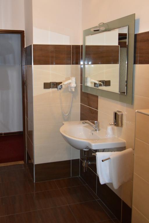 Hotel Koruna Карлштейн Номер фото