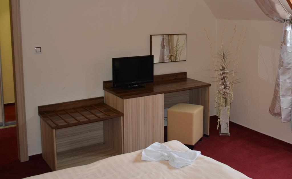 Hotel Koruna Карлштейн Екстер'єр фото