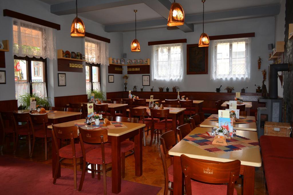 Hotel Koruna Карлштейн Екстер'єр фото