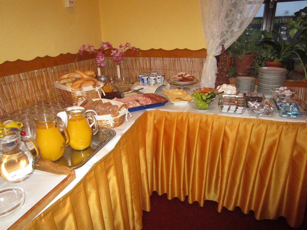 Hotel Koruna Карлштейн Екстер'єр фото