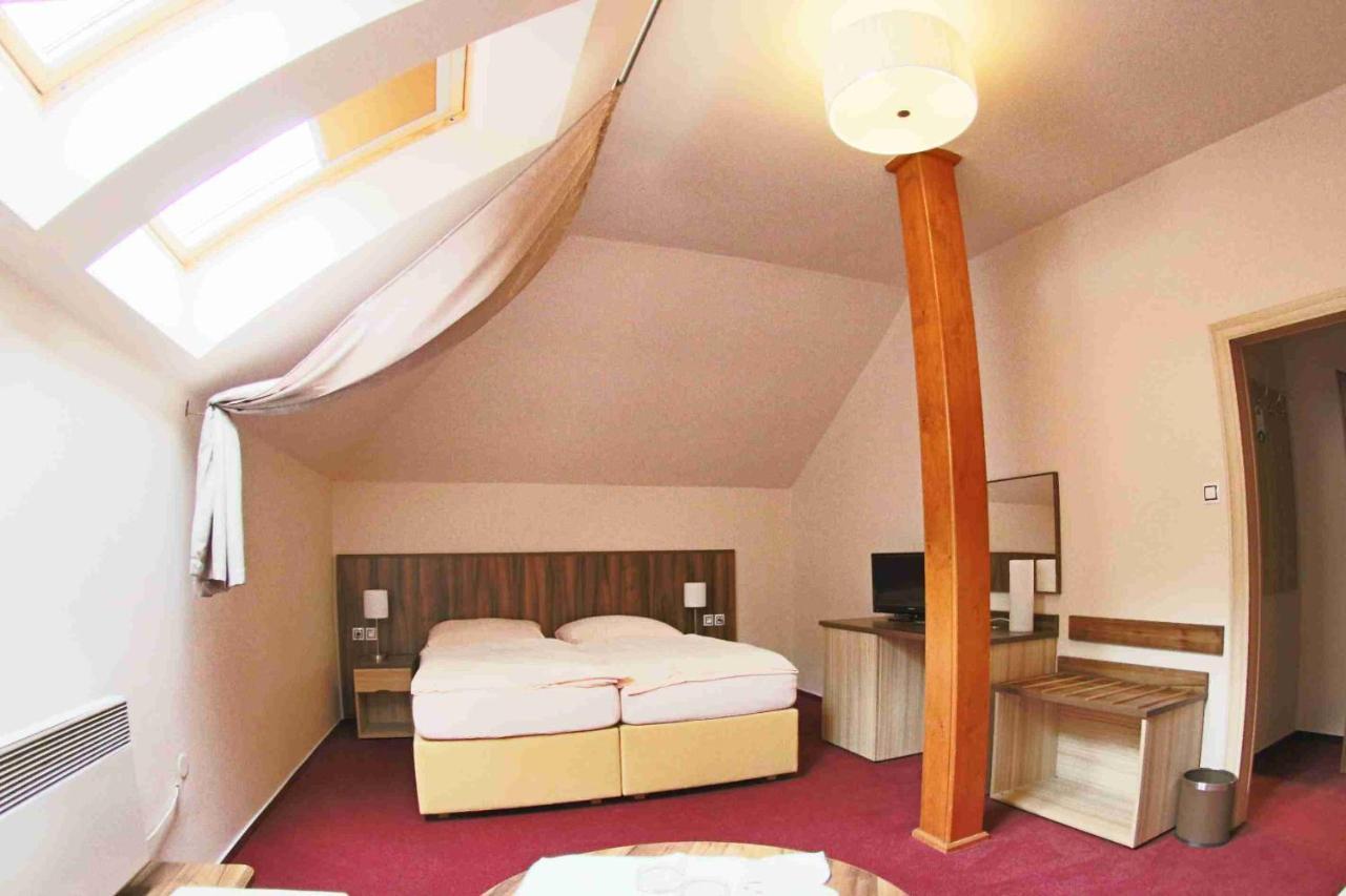 Hotel Koruna Карлштейн Екстер'єр фото